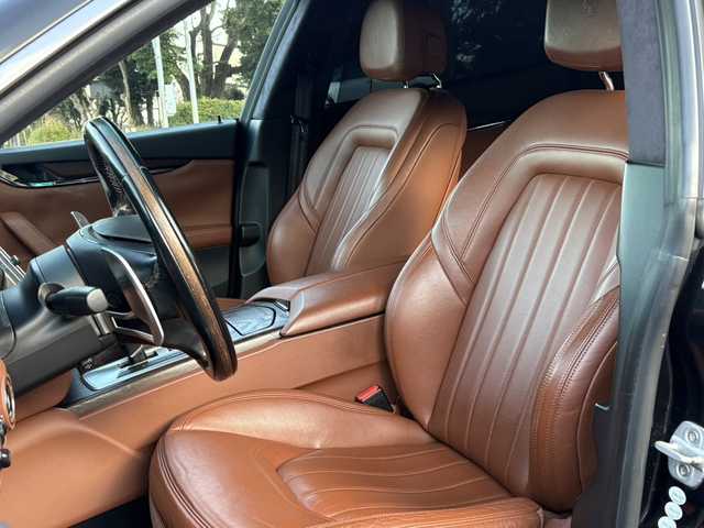 マセラティ クワトロポルテ S Q4 大分県 2014(平26)年 5.7万km 黒 ブラウンレザーシート/サンルーフ/純正ナビ/バックカメラ/パワーシート/シートヒーター/クルーズコントロール/パドルシフト/前後クリアランスソナー/純正キセノンライト/オートライトコントロール/スマートキー/エンジンプッシュスタート/ETC/純正19インチアルミホイール