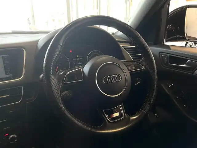 アウディ Ｑ５ 2．0 TFSI クワトロ Sライン 道央・札幌 2016(平28)年 7.3万km ミトスブラックメタリック Slineパッケージ/MMIナビゲーション/黒ハーフレザーシート/パワーシート(D/N)/シートメモリ(D)/クルーズコントロール/ブレーキオートホールド/パワーバックドア/オートライト/パドルシフト/ETC/保証書、取扱説明書有/スペアキー×１/夏タイヤ・純正AW積込(255/45/20)