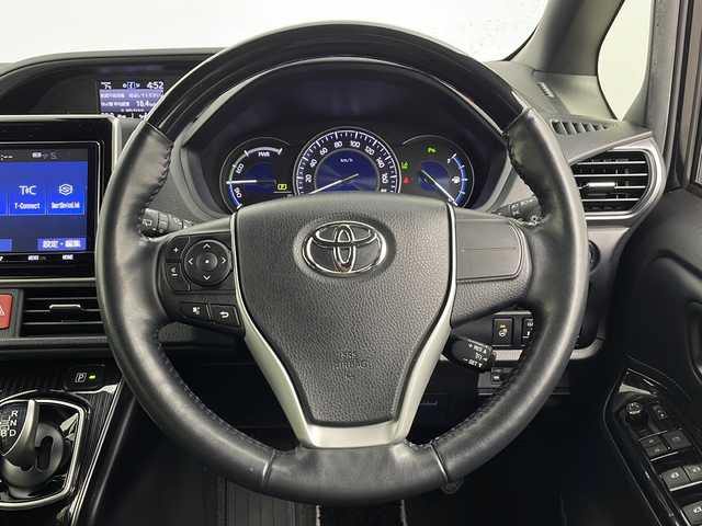 トヨタ エスクァイア ハイブリッド Gi プレミアムパッケージ ブラックテーラード 愛知県 2020(令2)年 6.2万km ブラック 禁煙車/純正9インチナビ（NSZT-Y68T）/・フルセグ・CD・DVD・Bluetooth・SD/純正フリップダウンモニター/両側パワースライドドア/バックカメラ/トヨタセーフティセンス/・プリクラッシュセーフティ/・オートマチックハイビーム/・レーンディパーチャーアラート/ステアリングヒーター/前席シートヒーター/ステアリングスイッチ/革巻きステアリング/クルーズコントロール/LEDヘッドライト（オートライト）/スマートキー/プッシュスタート/スペアスマートキー
