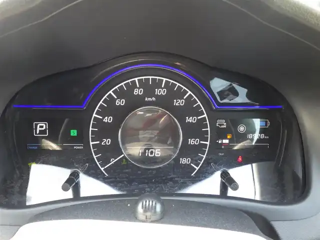日産 ノート e－パワー X Bアロー 千葉県 2019(平31)年 1.9万km シャイニングブルー/スーパーブラック 2トーン エマージェンシーブレーキ/クルーズコントロール/アイドリングストップ/純正SDナビ/地デジTV/【DVD/CD再生機能　Bluetooth接続】/アラウンドビューモニター/ドライブレコーダー（DJ4-D）/ステアリングスイッチ/ETC/ウインカーミラー/コーナーセンサー/純正15インチアルミホイル/インテリジェントキー