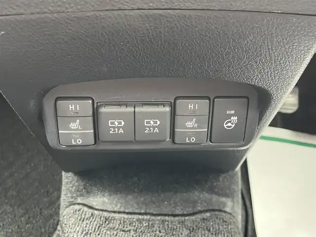 トヨタ シエンタ G セーフティエディション 千葉県 2021(令3)年 0.4万km ブラックマイカ トヨタセーフティーセンス/・プリクラッシュセーフティー/・レーンキープアシスト/・パーキングサポートブレーキ/・オートマチックハイビーム/純正SDナビ【NSZT-W68T】/・CD/DVD/MSV/Bluetooth/フルセグTV/パノラミックビューカメラ/両後パワースライドドア/前席シートヒーター/ステアリングヒーター/スマートキー/前後コーナーセンサー/社外前後ドライブレコーダー/純正ビルトインETC2.0/純正LEDヘッドライト/社外15インチアルミホイール/本革巻きステアリング/ドアバイザー/新車時保証書＆取扱説明書