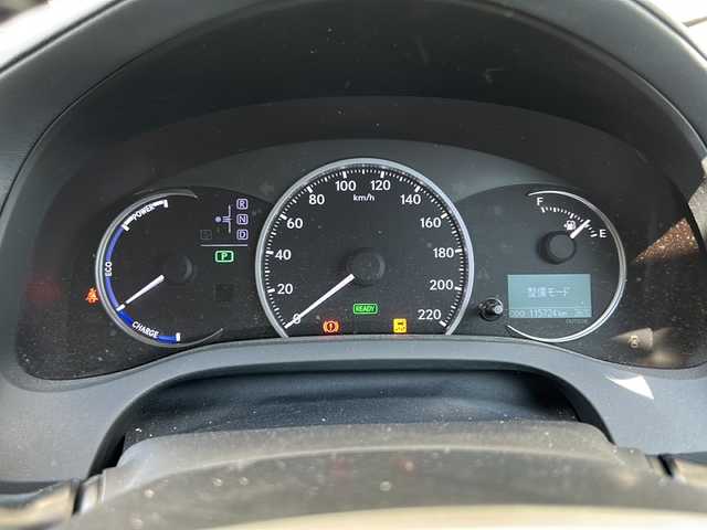 レクサス ＣＴ 200h バージョンC 愛知県 2011(平23)年 11.6万km ホワイトパールクリスタルシャイン 登録時走行距離１１５７２４キロ/純正ナビゲーション/ビルトインＥＴＣ/バックカメラ/純正フロアマット/トラクションコントロール/エレクトリックパワーステアリング/追従クルーズコントロール/プッシュスタート/ヘッドライトクリーナー/プリクラッシュブレーキ/運転席シートヒーター/助手席シートヒーター/取扱説明書