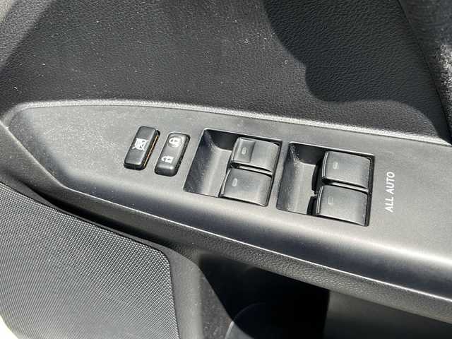 レクサス ＣＴ 200h バージョンC 愛知県 2011(平23)年 11.6万km ホワイトパールクリスタルシャイン 登録時走行距離１１５７２４キロ/純正ナビゲーション/ビルトインＥＴＣ/バックカメラ/純正フロアマット/トラクションコントロール/エレクトリックパワーステアリング/追従クルーズコントロール/プッシュスタート/ヘッドライトクリーナー/プリクラッシュブレーキ/運転席シートヒーター/助手席シートヒーター/取扱説明書