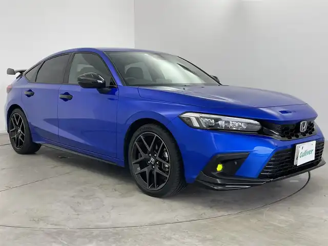 ホンダ シビック e:HEV 愛知県 2023(令5)年 2.7万km プレミアムクリスタルブルークリスタル ワンオーナー/ホンダセンシング/　　・衝突軽減ブレーキシステム/　　・車線維持支援システム/　　・アダプティブクルーズコントロール/　　・トラフィックジャムアシスト/　　・オートハイビーム/　　・アダプティブドライビングビーム/アルパイン製デジタルインナーミラー/アルパイン製ドライブレコーダー/純正9インチナビ/　　・BT/フルセグ/BOSEプレミアムサウンドシステム/バックカメラ/ビルトインETC2.0/置くだけ充電/革巻きステアリング/ステアリングリモコン/パドルシフト/ハーフレザーシート/パワーシート（前席）/シートヒーター（前席）/テールゲートスポイラー/純正LEDヘッドライト/フォグランプ/純正18インチアルミホイール/取扱説明書/保証書