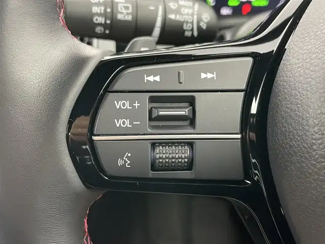 ホンダ シビック e:HEV 愛知県 2023(令5)年 2.7万km プレミアムクリスタルブルークリスタル ワンオーナー/ホンダセンシング/　　・衝突軽減ブレーキシステム/　　・車線維持支援システム/　　・アダプティブクルーズコントロール/　　・トラフィックジャムアシスト/　　・オートハイビーム/　　・アダプティブドライビングビーム/アルパイン製デジタルインナーミラー/アルパイン製ドライブレコーダー/純正9インチナビ/　　・BT/フルセグ/BOSEプレミアムサウンドシステム/バックカメラ/ビルトインETC2.0/置くだけ充電/革巻きステアリング/ステアリングリモコン/パドルシフト/ハーフレザーシート/パワーシート（前席）/シートヒーター（前席）/テールゲートスポイラー/純正LEDヘッドライト/フォグランプ/純正18インチアルミホイール/取扱説明書/保証書