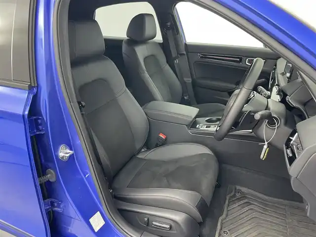 ホンダ シビック e:HEV 愛知県 2023(令5)年 2.7万km プレミアムクリスタルブルークリスタル ワンオーナー/ホンダセンシング/　　・衝突軽減ブレーキシステム/　　・車線維持支援システム/　　・アダプティブクルーズコントロール/　　・トラフィックジャムアシスト/　　・オートハイビーム/　　・アダプティブドライビングビーム/アルパイン製デジタルインナーミラー/アルパイン製ドライブレコーダー/純正9インチナビ/　　・BT/フルセグ/BOSEプレミアムサウンドシステム/バックカメラ/ビルトインETC2.0/置くだけ充電/革巻きステアリング/ステアリングリモコン/パドルシフト/ハーフレザーシート/パワーシート（前席）/シートヒーター（前席）/テールゲートスポイラー/純正LEDヘッドライト/フォグランプ/純正18インチアルミホイール/取扱説明書/保証書