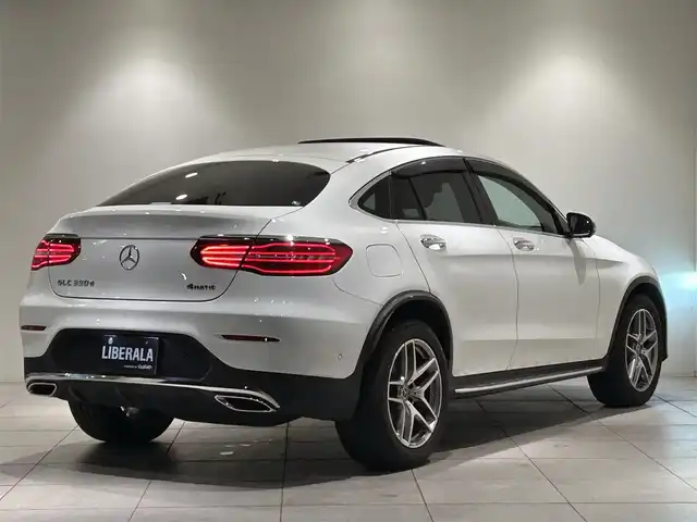 メルセデス・ベンツ ＧＬＣ２２０ d 4マチック クーペ スポーツ 本革 愛知県 2017(平29)年 6.4万km 白 HDDナビ/フルセグテレビ/360°カメラ/アイドリングストップ/アダプティブクルーズコントロール/サンルーフ/プッシュスタート/パワーバックドア/ETC