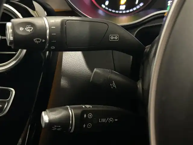 メルセデス・ベンツ ＧＬＣ２２０ d 4マチック クーペ スポーツ 本革 愛知県 2017(平29)年 6.4万km 白 HDDナビ/フルセグテレビ/360°カメラ/アイドリングストップ/アダプティブクルーズコントロール/サンルーフ/プッシュスタート/パワーバックドア/ETC