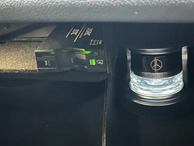 メルセデス・ベンツ ＧＬＣ２２０ d 4マチック クーペ スポーツ 本革 愛知県 2017(平29)年 6.4万km 白 HDDナビ/フルセグテレビ/360°カメラ/アイドリングストップ/アダプティブクルーズコントロール/サンルーフ/プッシュスタート/パワーバックドア/ETC