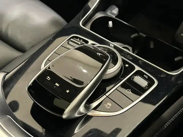 メルセデス・ベンツ ＧＬＣ２２０ d 4マチック クーペ スポーツ 本革 愛知県 2017(平29)年 6.4万km 白 HDDナビ/フルセグテレビ/360°カメラ/アイドリングストップ/アダプティブクルーズコントロール/サンルーフ/プッシュスタート/パワーバックドア/ETC