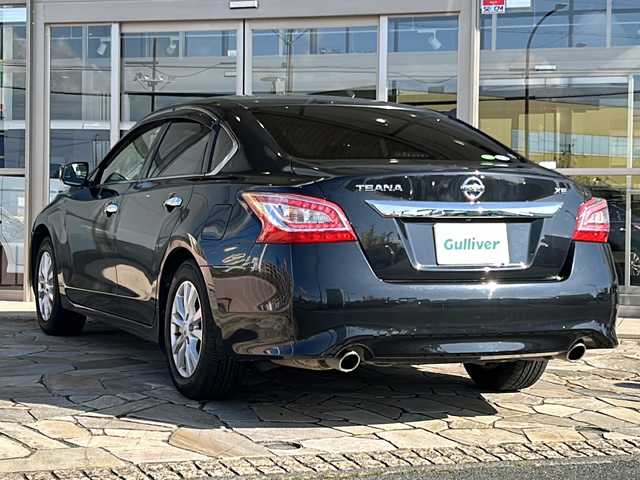 日産 ティアナ XE 静岡県 2015(平27)年 9.4万km ダイヤモンドブラック 純正SDナビ/・CD/・DVD/・フルセグＴＶ/・Bluetooth/・USB/・AM/・FM/主要装備/・横滑り防止/・盗難防止装置/・バックカメラ/・ビルトインETC/・純正フロアマット/・純正アルミホイール/・キセノンヘッドライト/・オートライト/・フォグランプ/・ステリモ/・スマートキー/・プッシュスタート/・サイド/カーテンエアバック