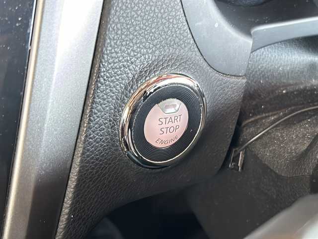 日産 ティアナ XE 静岡県 2015(平27)年 9.4万km ダイヤモンドブラック 純正SDナビ/・CD/・DVD/・フルセグＴＶ/・Bluetooth/・USB/・AM/・FM/主要装備/・横滑り防止/・盗難防止装置/・バックカメラ/・ビルトインETC/・純正フロアマット/・純正アルミホイール/・キセノンヘッドライト/・オートライト/・フォグランプ/・ステリモ/・スマートキー/・プッシュスタート/・サイド/カーテンエアバック