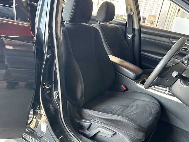 日産 ティアナ XE 静岡県 2015(平27)年 9.4万km ダイヤモンドブラック 純正SDナビ/・CD/・DVD/・フルセグＴＶ/・Bluetooth/・USB/・AM/・FM/主要装備/・横滑り防止/・盗難防止装置/・バックカメラ/・ビルトインETC/・純正フロアマット/・純正アルミホイール/・キセノンヘッドライト/・オートライト/・フォグランプ/・ステリモ/・スマートキー/・プッシュスタート/・サイド/カーテンエアバック