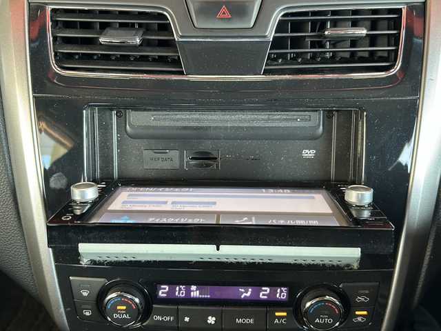 日産 ティアナ XE 静岡県 2015(平27)年 9.4万km ダイヤモンドブラック 純正SDナビ/・CD/・DVD/・フルセグＴＶ/・Bluetooth/・USB/・AM/・FM/主要装備/・横滑り防止/・盗難防止装置/・バックカメラ/・ビルトインETC/・純正フロアマット/・純正アルミホイール/・キセノンヘッドライト/・オートライト/・フォグランプ/・ステリモ/・スマートキー/・プッシュスタート/・サイド/カーテンエアバック