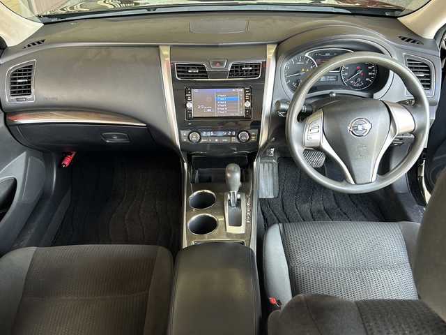 日産 ティアナ XE 静岡県 2015(平27)年 9.4万km ダイヤモンドブラック 純正SDナビ/・CD/・DVD/・フルセグＴＶ/・Bluetooth/・USB/・AM/・FM/主要装備/・横滑り防止/・盗難防止装置/・バックカメラ/・ビルトインETC/・純正フロアマット/・純正アルミホイール/・キセノンヘッドライト/・オートライト/・フォグランプ/・ステリモ/・スマートキー/・プッシュスタート/・サイド/カーテンエアバック