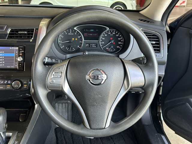 日産 ティアナ XE 静岡県 2015(平27)年 9.4万km ダイヤモンドブラック 純正SDナビ/・CD/・DVD/・フルセグＴＶ/・Bluetooth/・USB/・AM/・FM/主要装備/・横滑り防止/・盗難防止装置/・バックカメラ/・ビルトインETC/・純正フロアマット/・純正アルミホイール/・キセノンヘッドライト/・オートライト/・フォグランプ/・ステリモ/・スマートキー/・プッシュスタート/・サイド/カーテンエアバック