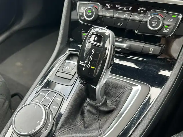 ＢＭＷ ２１８ｉ グランツアラー 愛知県 2019(令1)年 5.7万km メディテラニアンブルー メーカーオプションナビ【Bluetooth AM FM USB】/ドライブレコーダー/バックカメラ/ETC/インテリジェントセーフティ/・衝突軽減ブレーキ/・衝突警告/・歩行者警告/・車線逸脱警報/クルーズコントロール/クリアランスソナー/オートライト/LEDヘッドライト/オートライト/フォグランプ/リアフォグランプ/ヘッドライトレベライザー/ステアリングリモコン/電動パーキングスイッチ/電動格納ドアミラー/純正アルミホイール/保証書/記録簿/取扱説明書/禁煙車