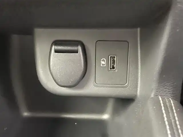 日産 キックス X ツートーンインテリアED 熊本県 2022(令4)年 1.3万km ブリリアントホワイトパール 社外9インチナビMDV-M908HDF（ＣＤ・ＤＶＤ・フルセグ・ＢＴ・ＳＤ）/バックカメラ　/ビルトインＥＴＣ　/前席シートヒーター　/ステアリングヒーター/前後クリアランスソナー　/レーダークルーズコントロール　/プロパイロット/衝突軽減ブレーキ　/レーンキープアシスト/横滑り防止/ハーフレザーシート/デジタルインナーミラー/社外フロアマット/純正17インチAW/オートライト/LEDヘッドライト/フォグランプ/スマートキー/プッシュスタート/保証書/取扱説明書