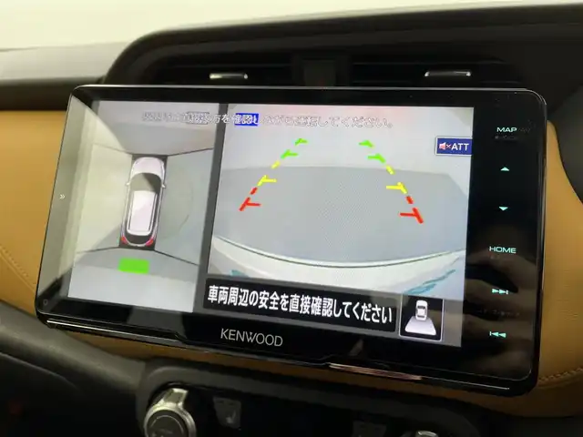 日産 キックス X ツートーンインテリアED 熊本県 2022(令4)年 1.3万km ブリリアントホワイトパール 社外9インチナビMDV-M908HDF（ＣＤ・ＤＶＤ・フルセグ・ＢＴ・ＳＤ）/バックカメラ　/ビルトインＥＴＣ　/前席シートヒーター　/ステアリングヒーター/前後クリアランスソナー　/レーダークルーズコントロール　/プロパイロット/衝突軽減ブレーキ　/レーンキープアシスト/横滑り防止/ハーフレザーシート/デジタルインナーミラー/社外フロアマット/純正17インチAW/オートライト/LEDヘッドライト/フォグランプ/スマートキー/プッシュスタート/保証書/取扱説明書