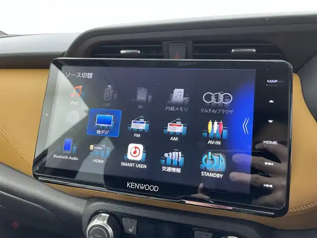 日産 キックス X ツートーンインテリアED 熊本県 2022(令4)年 1.3万km ブリリアントホワイトパール 社外9インチナビMDV-M908HDF（ＣＤ・ＤＶＤ・フルセグ・ＢＴ・ＳＤ）/バックカメラ　/ビルトインＥＴＣ　/前席シートヒーター　/ステアリングヒーター/前後クリアランスソナー　/レーダークルーズコントロール　/プロパイロット/衝突軽減ブレーキ　/レーンキープアシスト/横滑り防止/ハーフレザーシート/デジタルインナーミラー/社外フロアマット/純正17インチAW/オートライト/LEDヘッドライト/フォグランプ/スマートキー/プッシュスタート/保証書/取扱説明書