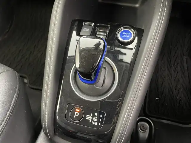 日産 キックス X ツートーンインテリアED 熊本県 2022(令4)年 1.3万km ブリリアントホワイトパール 社外9インチナビMDV-M908HDF（ＣＤ・ＤＶＤ・フルセグ・ＢＴ・ＳＤ）/バックカメラ　/ビルトインＥＴＣ　/前席シートヒーター　/ステアリングヒーター/前後クリアランスソナー　/レーダークルーズコントロール　/プロパイロット/衝突軽減ブレーキ　/レーンキープアシスト/横滑り防止/ハーフレザーシート/デジタルインナーミラー/社外フロアマット/純正17インチAW/オートライト/LEDヘッドライト/フォグランプ/スマートキー/プッシュスタート/保証書/取扱説明書