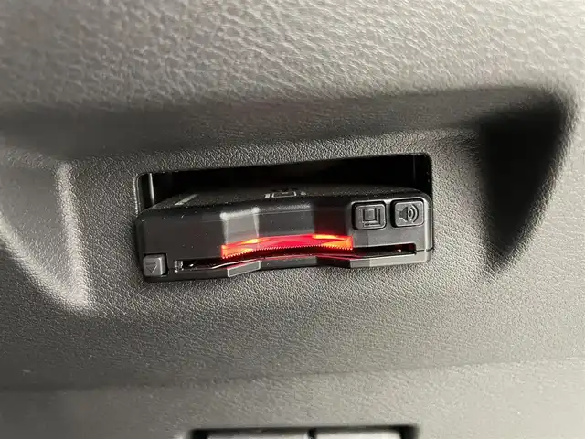 日産 キックス X ツートーンインテリアED 熊本県 2022(令4)年 1.3万km ブリリアントホワイトパール 社外9インチナビMDV-M908HDF（ＣＤ・ＤＶＤ・フルセグ・ＢＴ・ＳＤ）/バックカメラ　/ビルトインＥＴＣ　/前席シートヒーター　/ステアリングヒーター/前後クリアランスソナー　/レーダークルーズコントロール　/プロパイロット/衝突軽減ブレーキ　/レーンキープアシスト/横滑り防止/ハーフレザーシート/デジタルインナーミラー/社外フロアマット/純正17インチAW/オートライト/LEDヘッドライト/フォグランプ/スマートキー/プッシュスタート/保証書/取扱説明書