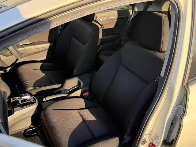 ホンダ フィット ハイブリット Fパッケージ 栃木県 2013(平25)年 9.5万km プレミアムホワイトパール 純正ナビ/バックカメラ/ステリモ/ETC/スマートキー×2