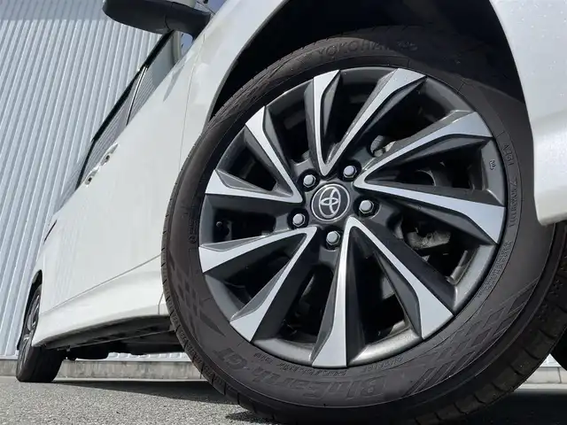 トヨタ ヴォクシー ハイブリッド S－Z 福岡県 2023(令5)年 1.3万km ホワイトパールクリスタルシャイン １０インチディスプレイオーディオプラス　/快適利便パッケージ　/ＬＤＡ　/ＢＳＭ　/ＰＣＳ　/クリアランスソナー　/両側電動ドア　/前席シートヒーター　/ステアリングヒーター　/オットマン　/パワーバックドア　/Ｂカメラ