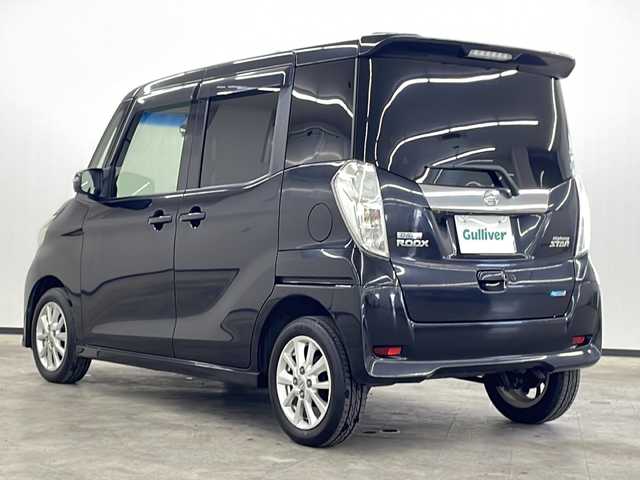 日産 デイズ ルークス ハイウェイスターX 長崎県 2014(平26)年 8.8万km ブラック 純正メモリナビ/(フルセグ/CD/DVD/Bluetooth)/アラウンドビューモニター/片側パワースライドドア/純正１４インチＡＷ/ドライブレコーダー/スペアキー/純正ドアバイザー/電動格納ミラー/革シートカバー/リアシーリングファン/後部座席遮光カーテン/保証書/取扱説明書