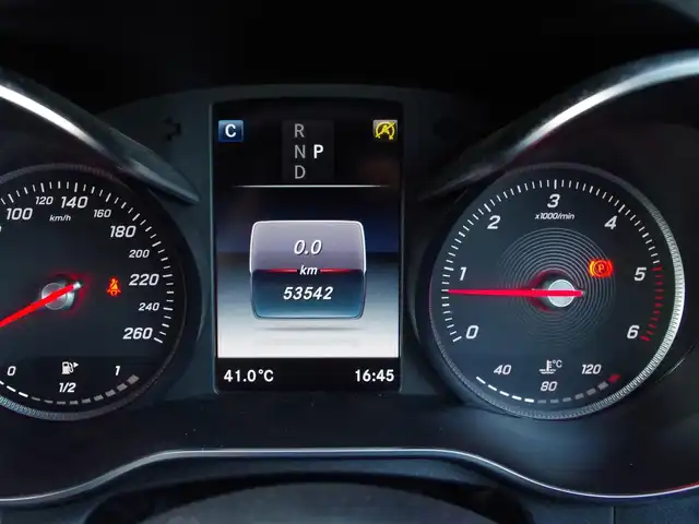 メルセデス・ベンツ Ｃ２２０ｄ ローレウスエディション 埼玉県 2018(平30)年 5.4万km ダイヤモンドホワイト 特別仕様車 /ブラックレザーシート /アダプティブクルーズコントロール /レーダーセーフティパッケージ /エアサス/パークセンサー/ブラインドスポットモニター /バックカメラ /純正ナビ /ETC /ドラレコ /フルセグTV /前席シートヒーター/シートポジションメモリー機能