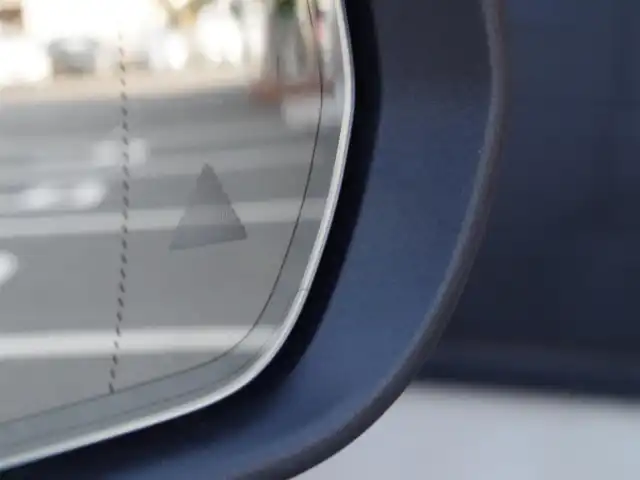 メルセデス・ベンツ Ｃ２２０ｄ ローレウスエディション 埼玉県 2018(平30)年 5.4万km ダイヤモンドホワイト 特別仕様車 /ブラックレザーシート /アダプティブクルーズコントロール /レーダーセーフティパッケージ /エアサス/パークセンサー/ブラインドスポットモニター /バックカメラ /純正ナビ /ETC /ドラレコ /フルセグTV /前席シートヒーター/シートポジションメモリー機能