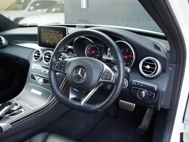 メルセデス・ベンツ Ｃ２２０ｄ ローレウスエディション 埼玉県 2018(平30)年 5.4万km ダイヤモンドホワイト 特別仕様車 /ブラックレザーシート /アダプティブクルーズコントロール /レーダーセーフティパッケージ /エアサス/パークセンサー/ブラインドスポットモニター /バックカメラ /純正ナビ /ETC /ドラレコ /フルセグTV /前席シートヒーター/シートポジションメモリー機能