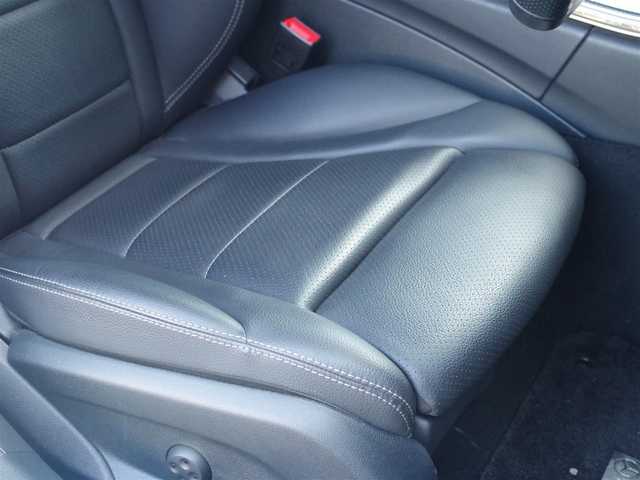 メルセデス・ベンツ Ｃ２２０ｄ ローレウスエディション 埼玉県 2018(平30)年 5.4万km ダイヤモンドホワイト 特別仕様車 /ブラックレザーシート /アダプティブクルーズコントロール /レーダーセーフティパッケージ /エアサス/パークセンサー/ブラインドスポットモニター /バックカメラ /純正ナビ /ETC /ドラレコ /フルセグTV /前席シートヒーター/シートポジションメモリー機能