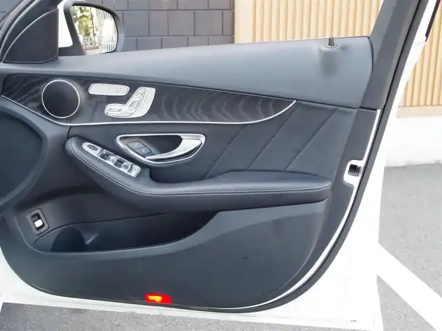 メルセデス・ベンツ Ｃ２２０ｄ ローレウスエディション 埼玉県 2018(平30)年 5.4万km ダイヤモンドホワイト 特別仕様車 /ブラックレザーシート /アダプティブクルーズコントロール /レーダーセーフティパッケージ /エアサス/パークセンサー/ブラインドスポットモニター /バックカメラ /純正ナビ /ETC /ドラレコ /フルセグTV /前席シートヒーター/シートポジションメモリー機能