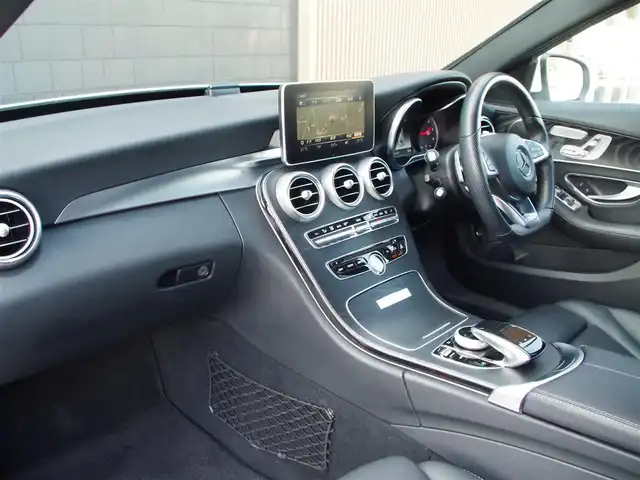 メルセデス・ベンツ Ｃ２２０ｄ ローレウスエディション 埼玉県 2018(平30)年 5.4万km ダイヤモンドホワイト 特別仕様車 /ブラックレザーシート /アダプティブクルーズコントロール /レーダーセーフティパッケージ /エアサス/パークセンサー/ブラインドスポットモニター /バックカメラ /純正ナビ /ETC /ドラレコ /フルセグTV /前席シートヒーター/シートポジションメモリー機能