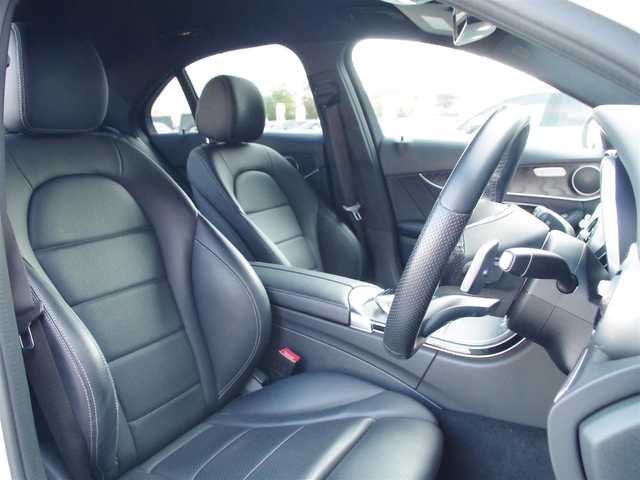 メルセデス・ベンツ Ｃ２２０ｄ ローレウスエディション 千葉県 2018(平30)年 5.4万km ダイヤモンドホワイト 特別仕様車 /ブラックレザーシート /アダプティブクルーズコントロール /レーダーセーフティパッケージ /エアサス/パークセンサー/ブラインドスポットモニター /バックカメラ /純正ナビ /ETC /ドラレコ /フルセグTV /前席シートヒーター/シートポジションメモリー機能