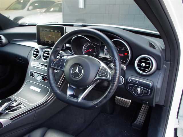 メルセデス・ベンツ Ｃ２２０ｄ ローレウスエディション 千葉県 2018(平30)年 5.4万km ダイヤモンドホワイト 特別仕様車 /ブラックレザーシート /アダプティブクルーズコントロール /レーダーセーフティパッケージ /エアサス/パークセンサー/ブラインドスポットモニター /バックカメラ /純正ナビ /ETC /ドラレコ /フルセグTV /前席シートヒーター/シートポジションメモリー機能