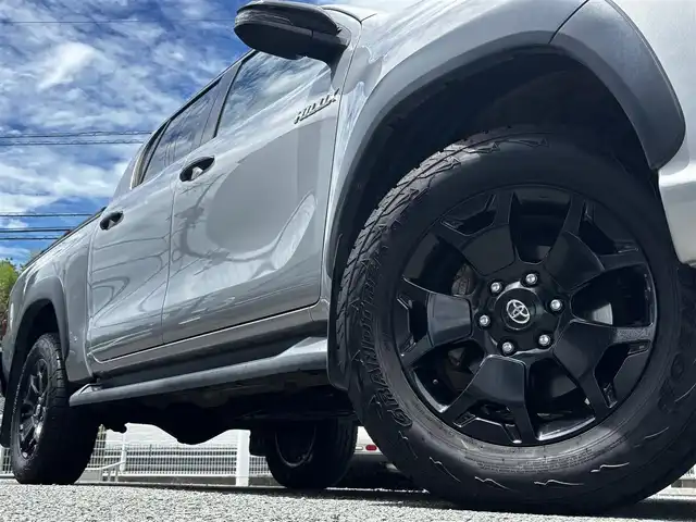 トヨタ ハイラックス Z ブラックラリーエディション 熊本県 2020(令2)年 7.7万km シルバーメタリック ワンオーナー/ハードトノカバー/社外SDナビ（CN-RE06WD）/【フルセグTV/CD/DVD/SD/BT】/バックカメラ/トヨタセーフティセンス/・プリクラッシュセーフティ/・レーンディパーチャアラート/・ロードサインアシスト/・先行車発進告知/レーダークルーズコントロール/ミラー一体型前後ドライブレコーダー/革調シートカバー/ステアリングリモコン/ダウンヒルアシスト/リアデフロック/オートライト/LEDヘッドライト/純正18インチAW/スマートキー/スペアキー/保証書/取扱説明書(車両/ナビ)