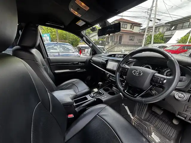 トヨタ ハイラックス Z ブラックラリーエディション 熊本県 2020(令2)年 7.7万km シルバーメタリック ワンオーナー/ハードトノカバー/社外SDナビ（CN-RE06WD）/【フルセグTV/CD/DVD/SD/BT】/バックカメラ/トヨタセーフティセンス/・プリクラッシュセーフティ/・レーンディパーチャアラート/・ロードサインアシスト/・先行車発進告知/レーダークルーズコントロール/ミラー一体型前後ドライブレコーダー/革調シートカバー/ステアリングリモコン/ダウンヒルアシスト/リアデフロック/オートライト/LEDヘッドライト/純正18インチAW/スマートキー/スペアキー/保証書/取扱説明書(車両/ナビ)