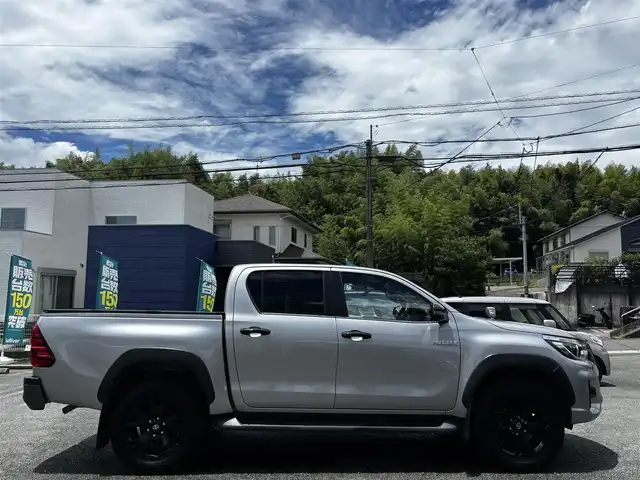 トヨタ ハイラックス Z ブラックラリーエディション 熊本県 2020(令2)年 7.7万km シルバーメタリック ワンオーナー/ハードトノカバー/社外SDナビ（CN-RE06WD）/【フルセグTV/CD/DVD/SD/BT】/バックカメラ/トヨタセーフティセンス/・プリクラッシュセーフティ/・レーンディパーチャアラート/・ロードサインアシスト/・先行車発進告知/レーダークルーズコントロール/ミラー一体型前後ドライブレコーダー/革調シートカバー/ステアリングリモコン/ダウンヒルアシスト/リアデフロック/オートライト/LEDヘッドライト/純正18インチAW/スマートキー/スペアキー/保証書/取扱説明書(車両/ナビ)