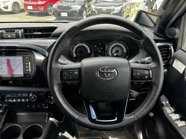 トヨタ ハイラックス Z ブラックラリーエディション 熊本県 2020(令2)年 7.7万km シルバーメタリック ワンオーナー/ハードトノカバー/社外SDナビ（CN-RE06WD）/【フルセグTV/CD/DVD/SD/BT】/バックカメラ/トヨタセーフティセンス/・プリクラッシュセーフティ/・レーンディパーチャアラート/・ロードサインアシスト/・先行車発進告知/レーダークルーズコントロール/ミラー一体型前後ドライブレコーダー/革調シートカバー/ステアリングリモコン/ダウンヒルアシスト/リアデフロック/オートライト/LEDヘッドライト/純正18インチAW/スマートキー/スペアキー/保証書/取扱説明書(車両/ナビ)