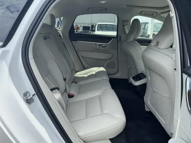 ボルボ ボルボ Ｓ９０ B6 AWD インスクリプション 三重県 2022(令4)年 3.3万km パール 白革シート/harman/kardonサウンドシステム/サンルーフ/純正ナビ/全方位モニター/LEDヘッドライト/フォグランプ/クリアランスソナー/前後席シートヒーター /前席ベンチレーション/ワイヤレス充電/ステアリングヒーター/パワーバックドア/レーダークルーズコントロール/BSM/HUD/Wパワーシート