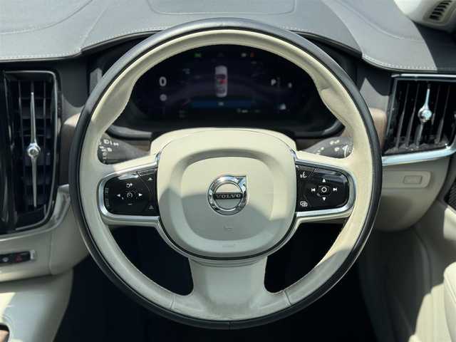 ボルボ ボルボ Ｓ９０ B6 AWD インスクリプション 三重県 2022(令4)年 3.3万km パール 白革シート/harman/kardonサウンドシステム/サンルーフ/純正ナビ/全方位モニター/LEDヘッドライト/フォグランプ/クリアランスソナー/前後席シートヒーター /前席ベンチレーション/ワイヤレス充電/ステアリングヒーター/パワーバックドア/レーダークルーズコントロール/BSM/HUD/Wパワーシート