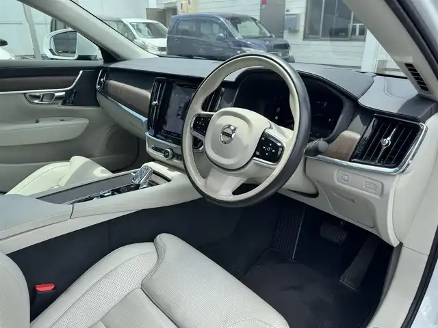 ボルボ ボルボ Ｓ９０ B6 AWD インスクリプション 三重県 2022(令4)年 3.3万km パール 白革シート/harman/kardonサウンドシステム/サンルーフ/純正ナビ/全方位モニター/LEDヘッドライト/フォグランプ/クリアランスソナー/前後席シートヒーター /前席ベンチレーション/ワイヤレス充電/ステアリングヒーター/パワーバックドア/レーダークルーズコントロール/BSM/HUD/Wパワーシート