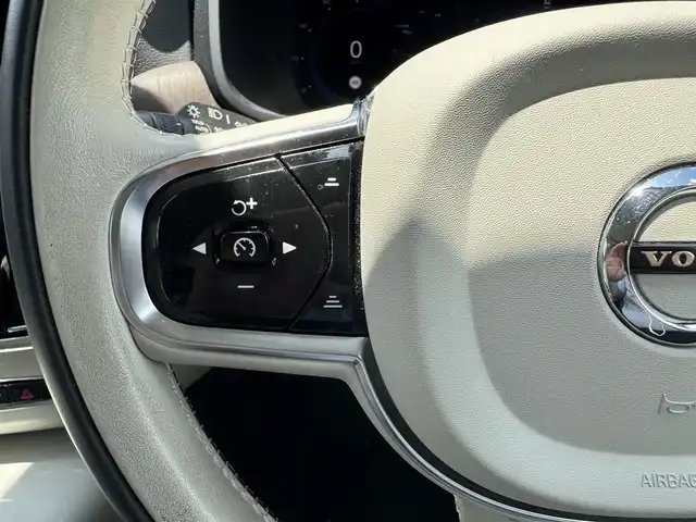 ボルボ ボルボ Ｓ９０ B6 AWD インスクリプション 三重県 2022(令4)年 3.3万km パール 白革シート/harman/kardonサウンドシステム/サンルーフ/純正ナビ/全方位モニター/LEDヘッドライト/フォグランプ/クリアランスソナー/前後席シートヒーター /前席ベンチレーション/ワイヤレス充電/ステアリングヒーター/パワーバックドア/レーダークルーズコントロール/BSM/HUD/Wパワーシート