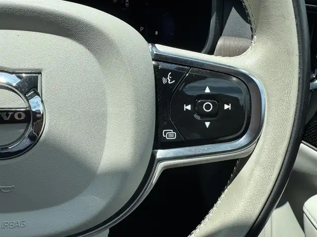 ボルボ ボルボ Ｓ９０ B6 AWD インスクリプション 三重県 2022(令4)年 3.3万km パール 白革シート/harman/kardonサウンドシステム/サンルーフ/純正ナビ/全方位モニター/LEDヘッドライト/フォグランプ/クリアランスソナー/前後席シートヒーター /前席ベンチレーション/ワイヤレス充電/ステアリングヒーター/パワーバックドア/レーダークルーズコントロール/BSM/HUD/Wパワーシート