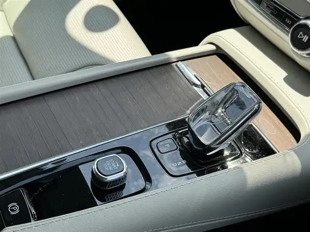 ボルボ ボルボ Ｓ９０ B6 AWD インスクリプション 三重県 2022(令4)年 3.3万km パール 白革シート/harman/kardonサウンドシステム/サンルーフ/純正ナビ/全方位モニター/LEDヘッドライト/フォグランプ/クリアランスソナー/前後席シートヒーター /前席ベンチレーション/ワイヤレス充電/ステアリングヒーター/パワーバックドア/レーダークルーズコントロール/BSM/HUD/Wパワーシート
