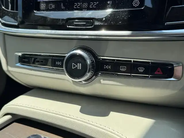 ボルボ ボルボ Ｓ９０ B6 AWD インスクリプション 三重県 2022(令4)年 3.3万km パール 白革シート/harman/kardonサウンドシステム/サンルーフ/純正ナビ/全方位モニター/LEDヘッドライト/フォグランプ/クリアランスソナー/前後席シートヒーター /前席ベンチレーション/ワイヤレス充電/ステアリングヒーター/パワーバックドア/レーダークルーズコントロール/BSM/HUD/Wパワーシート