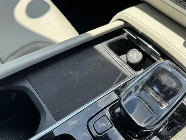 ボルボ ボルボ Ｓ９０ B6 AWD インスクリプション 三重県 2022(令4)年 3.3万km パール 白革シート/harman/kardonサウンドシステム/サンルーフ/純正ナビ/全方位モニター/LEDヘッドライト/フォグランプ/クリアランスソナー/前後席シートヒーター /前席ベンチレーション/ワイヤレス充電/ステアリングヒーター/パワーバックドア/レーダークルーズコントロール/BSM/HUD/Wパワーシート