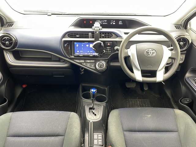 トヨタ アクア S 沖縄県 2016(平28)年 10.9万km ライムホワイトパールクリスタルシャイン 社外ナビ(AVIC-RZ22)/ CD/AM/FM/バックカメラ/ETC/キーレスエントリー/電動格納ミラー/サイドバイザー/LEDヘッドライト/フロアマット/リモコンキー　/オートエアコン　/盗難防止装置